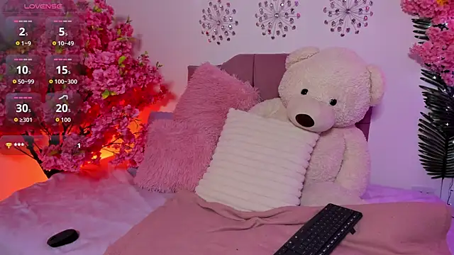 Nickie reed  online show from April 2, 2026, 9:32 pm