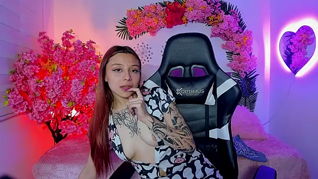 Nickie reed  online show from May 27, 2026, 9:44 pm