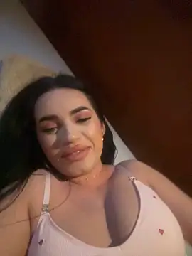 Snapshot of LucyLucy23 chatting on December 17, 2025, 6:02 pm LucyLucy23 online show from December 17, 2025, 6:02 pm