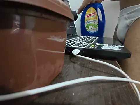 Snapshot of Rxxen chatting on December 17, 2025, 2:27 am Rxxen online show from December 17, 2025, 2:27 am