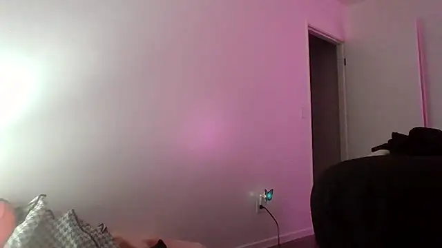 Snapshot of AverageAnt_ chatting on February 23, 2026, 8:15 am AverageAnt online show from February 23, 2026, 8:15 am