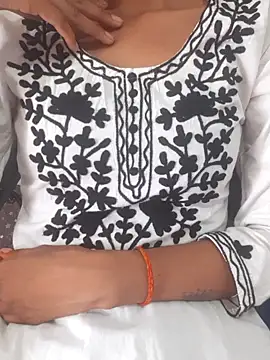 Snapshot of Tanya_mital12 chatting on May 18, 2026, 4:07 am Tanya mital12 online show from May 18, 2026, 4:07 am
