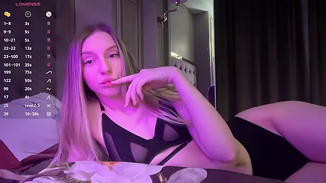 Snapshot of blondinkaa chatting on March 7, 2026, 6:24 pm blondinkaa online show from March 7, 2026, 6:24 pm