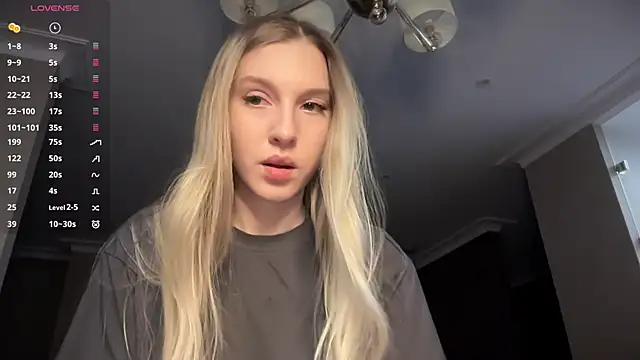 Snapshot of blondinkaa chatting on April 7, 2026, 8:43 pm blondinkaa online show from April 7, 2026, 8:43 pm