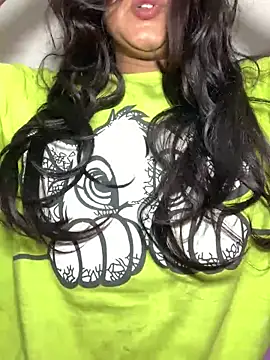 Snapshot of missmisha01 chatting on May 5, 2026, 12:57 am missmisha01 online show from May 5, 2026, 12:57 am