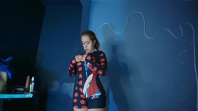 Snapshot of saramaartinez chatting on January 9, 2026, 12:01 pm saramaartinez online show from January 9, 2026, 12:01 pm