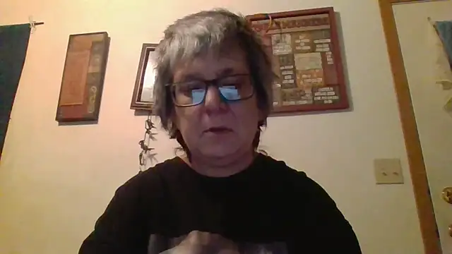 becky1111 online show from May 20, 2026, 9:39 am