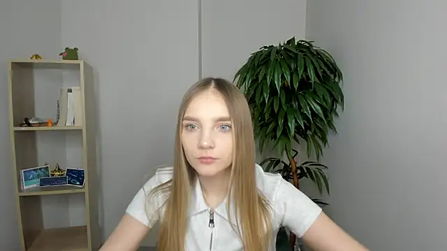 Snapshot of TonaSaether chatting on December 20, 2025, 5:32 am TonaSaether online show from December 20, 2025, 5:32 am