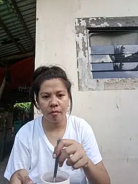 Snapshot of annawet chatting on May 17, 2026, 11:27 pm annawet online show from May 17, 2026, 11:27 pm