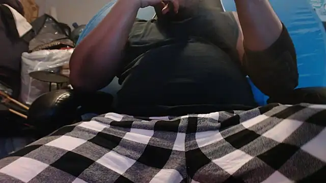 Snapshot of screwball007 chatting on December 17, 2025, 3:39 pm screwball007 online show from December 17, 2025, 3:39 pm