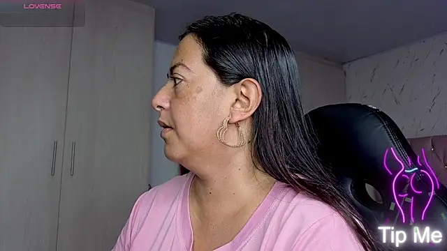 Snapshot of evelyn_harpeery chatting on February 10, 2026, 10:36 am evelyn harpeery online show from February 10, 2026, 10:36 am