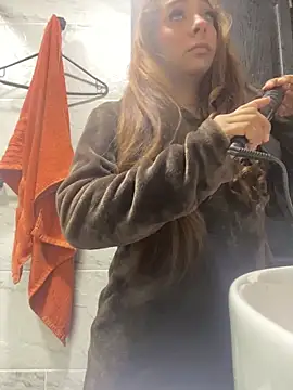 katia Gray2 online show from April 8, 2026, 7:37 pm