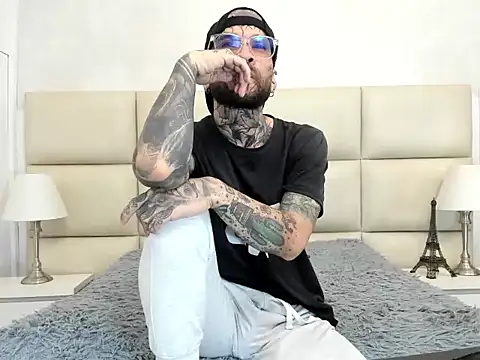 CalvinKorvus online show from December 18, 2025, 9:40 pm