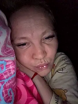 Snapshot of MikasXNiksssxX chatting on December 17, 2025, 8:14 pm MikasXNiksssxX online show from December 17, 2025, 8:14 pm