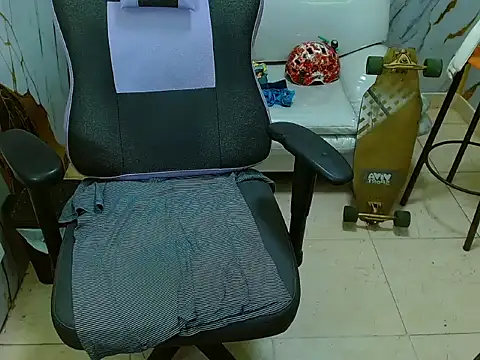 Boy tatto77 online show from April 1, 2026, 12:06 pm