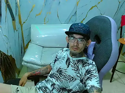 Boy tatto77 online show from March 31, 2026, 12:07 pm