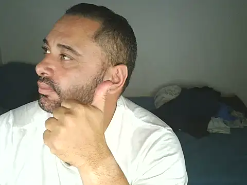 Snapshot of drlluis chatting on January 7, 2026, 1:32 am drlluis online show from January 7, 2026, 1:32 am