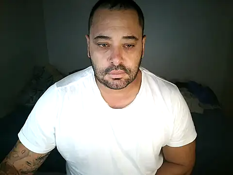 Snapshot of drlluis chatting on January 6, 2026, 11:03 am drlluis online show from January 6, 2026, 11:03 am