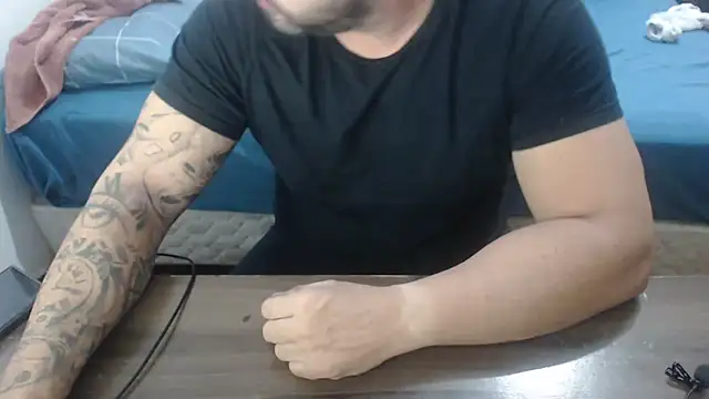 Snapshot of drlluis chatting on February 15, 2026, 2:23 am drlluis online show from February 15, 2026, 2:23 am