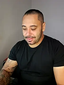 Snapshot of drlluis chatting on December 19, 2025, 2:08 pm drlluis online show from December 19, 2025, 2:08 pm