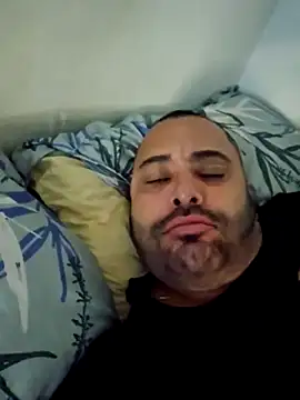 Snapshot of drlluis chatting on December 19, 2025, 12:25 am drlluis online show from December 19, 2025, 12:25 am