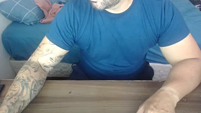 Snapshot of drlluis chatting on February 12, 2026, 2:39 pm drlluis online show from February 12, 2026, 2:39 pm