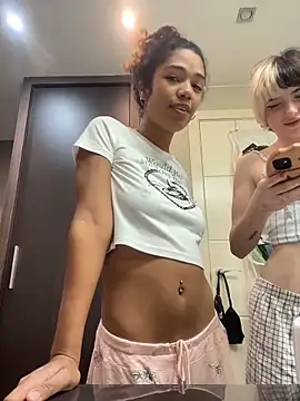 Snapshot of MikaScarlet chatting on April 1, 2026, 2:36 pm MikaScarlet online show from April 1, 2026, 2:36 pm