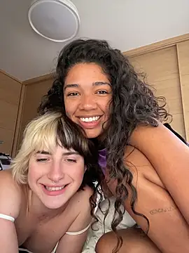 Snapshot of MikaScarlet chatting on April 7, 2026, 5:37 pm MikaScarlet online show from April 7, 2026, 5:37 pm