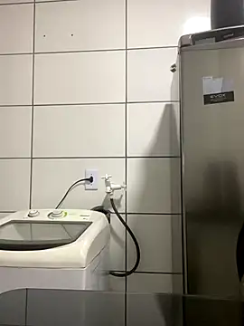 Snapshot of Nini_ chatting on December 17, 2025, 11:21 pm Nini online show from December 17, 2025, 11:21 pm