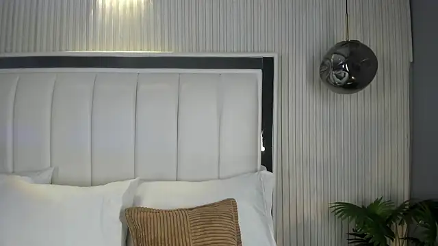 FiorelaSton online show from May 31, 2026, 4:07 am