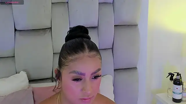 amber  ferrera online show from April 14, 2026, 7:41 pm