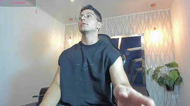 Snapshot of Noah_Clarkk chatting on April 13, 2026, 5:17 pm Noah Clarkk online show from April 13, 2026, 5:17 pm