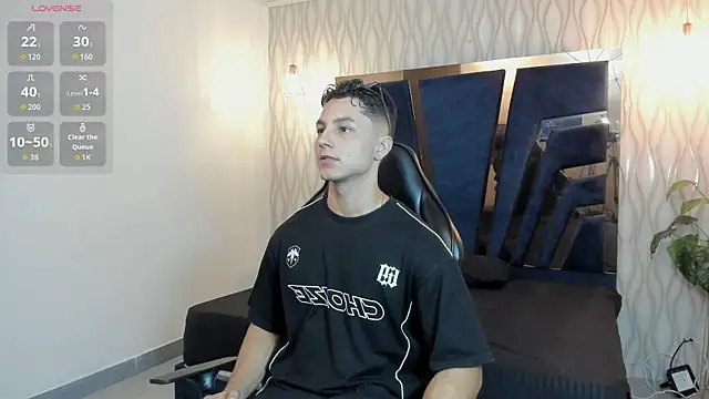 Snapshot of Noah_Clarkk chatting on April 4, 2026, 5:19 pm Noah Clarkk online show from April 4, 2026, 5:19 pm