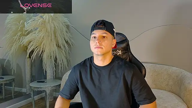 Snapshot of Noah_Clarkk chatting on July 1, 2026, 5:35 pm Noah Clarkk online show from July 1, 2026, 5:35 pm