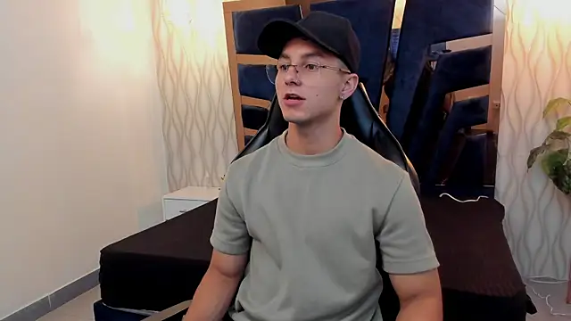 Snapshot of Noah_Clarkk chatting on April 2, 2026, 4:13 pm Noah Clarkk online show from April 2, 2026, 4:13 pm