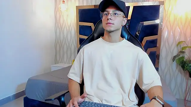 Snapshot of Noah_Clarkk chatting on March 25, 2026, 5:23 pm Noah Clarkk online show from March 25, 2026, 5:23 pm