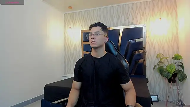 Snapshot of Noah_Clarkk chatting on April 7, 2026, 5:04 pm Noah Clarkk online show from April 7, 2026, 5:04 pm