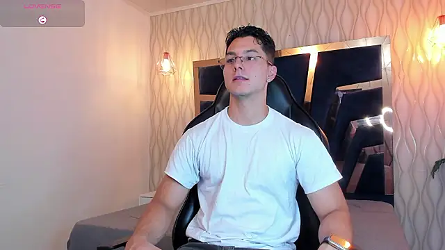 Snapshot of Noah_Clarkk chatting on March 17, 2026, 5:27 pm Noah Clarkk online show from March 17, 2026, 5:27 pm