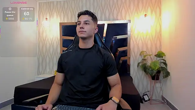 Snapshot of Noah_Clarkk chatting on April 6, 2026, 5:25 pm Noah Clarkk online show from April 6, 2026, 5:25 pm