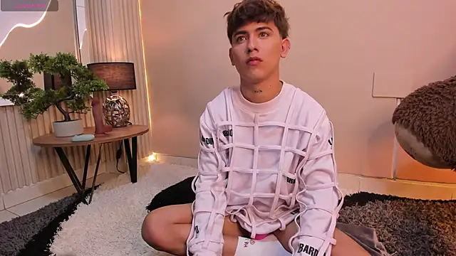 Snapshot of Thristan_Leones chatting on December 21, 2025, 5:31 am Thristan Leones online show from December 21, 2025, 5:31 am