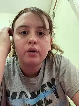 pomelito2 online show from December 18, 2025, 3:38 pm