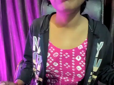 Snapshot of Priya_Sengar chatting on December 18, 2025, 7:24 am Priya Sengar online show from December 18, 2025, 7:24 am