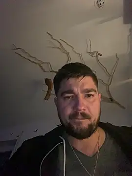 LienalWarplane online show from February 6, 2026, 5:58 am