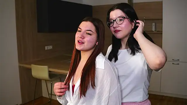 Snapshot of SallieSmestad chatting on December 18, 2025, 4:55 pm SallieSmestad online show from December 18, 2025, 4:55 pm