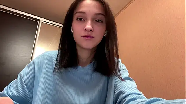 TinyLisa online show from December 21, 2025, 6:48 am