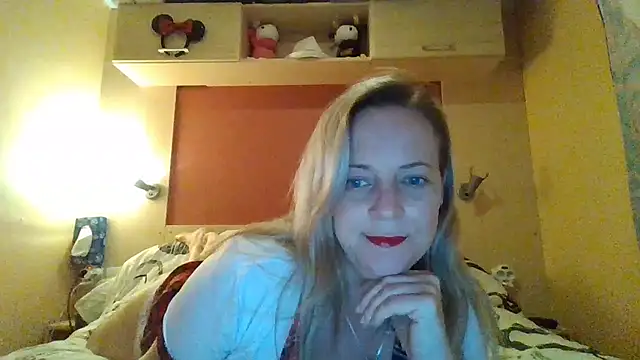 Snapshot of Miss-Chupagirly chatting on December 21, 2025, 9:04 pm Miss-Chupagirly online show from December 21, 2025, 9:04 pm