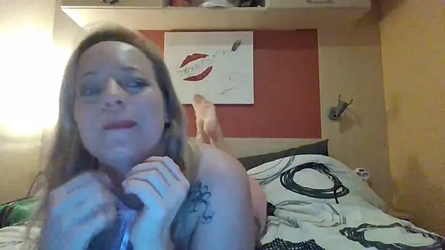 Snapshot of Miss-Chupagirly chatting on December 19, 2025, 5:04 pm Miss-Chupagirly online show from December 19, 2025, 5:04 pm