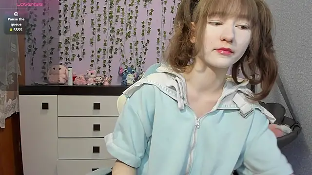 Yoonhee ki online show from May 12, 2026, 1:50 pm