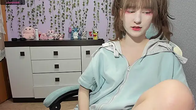 Yoonhee ki online show from May 10, 2026, 8:33 pm