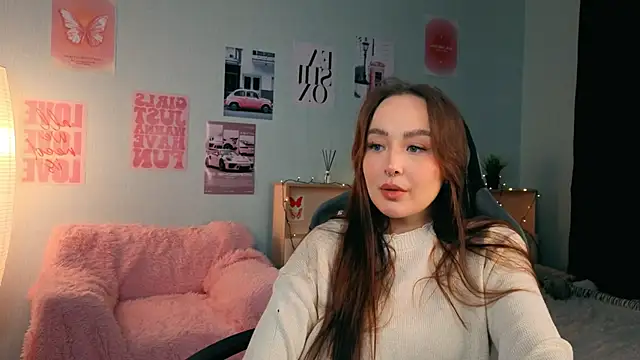 fallin lovee online show from February 8, 2026, 7:44 pm